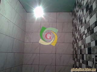 Укладання плитки на стіну